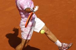 爱游戏官方入口-英国网球队翻盘意大利网球队，纳达尔完成帽子戏法的简单介绍