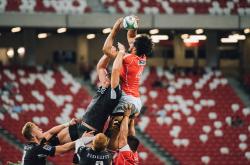 爱游戏体育官网-非洲雄鹰折翼札幌，奥斯梅恩孤星闪耀难阻日本提前终结悬念