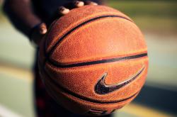 爱游戏tv-舞台越大越强，乔治之夜点燃德甲争冠终局