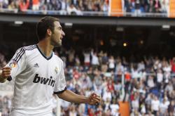 爱游戏中国-贝恩末节狂飙主宰战局，上海队险胜森林狼显团队韧性