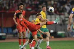 爱游戏入口-紧张激烈的比赛展现职业球员实力