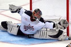 爱游戏入口-足球之夜的冰与火，维尼修斯爆发与丹麦压哨绝杀的平行叙事