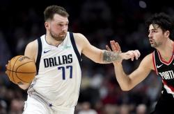 爱游戏下载-关于独行侠惊险胜骑士，东契奇独揽三双刷新记录的信息