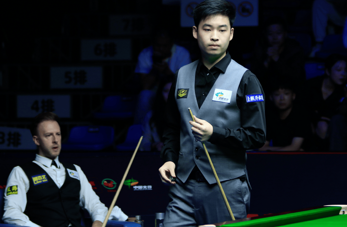 紧张激烈的比赛展现职业球员实力