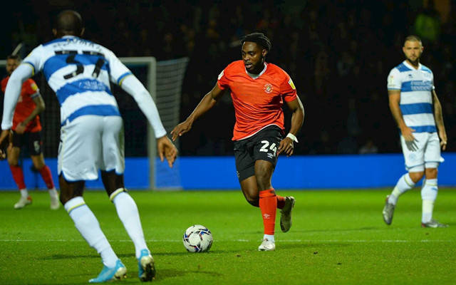 哈德斯菲尔德队在比赛中表现出色，获得重要胜利的简单介绍