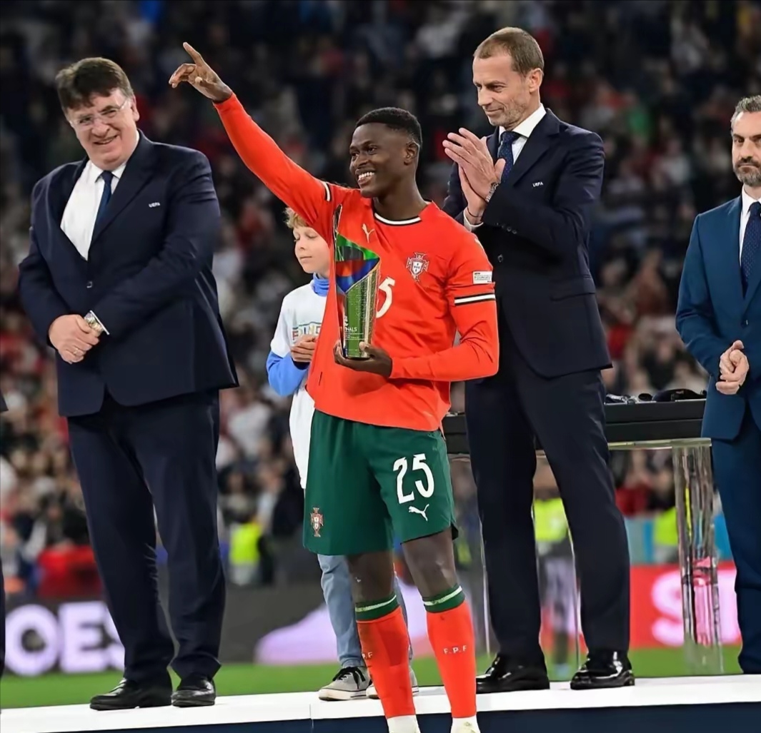 关于葡萄牙足球队惊险力挫克罗地亚，欧预赛晋级曙光的信息