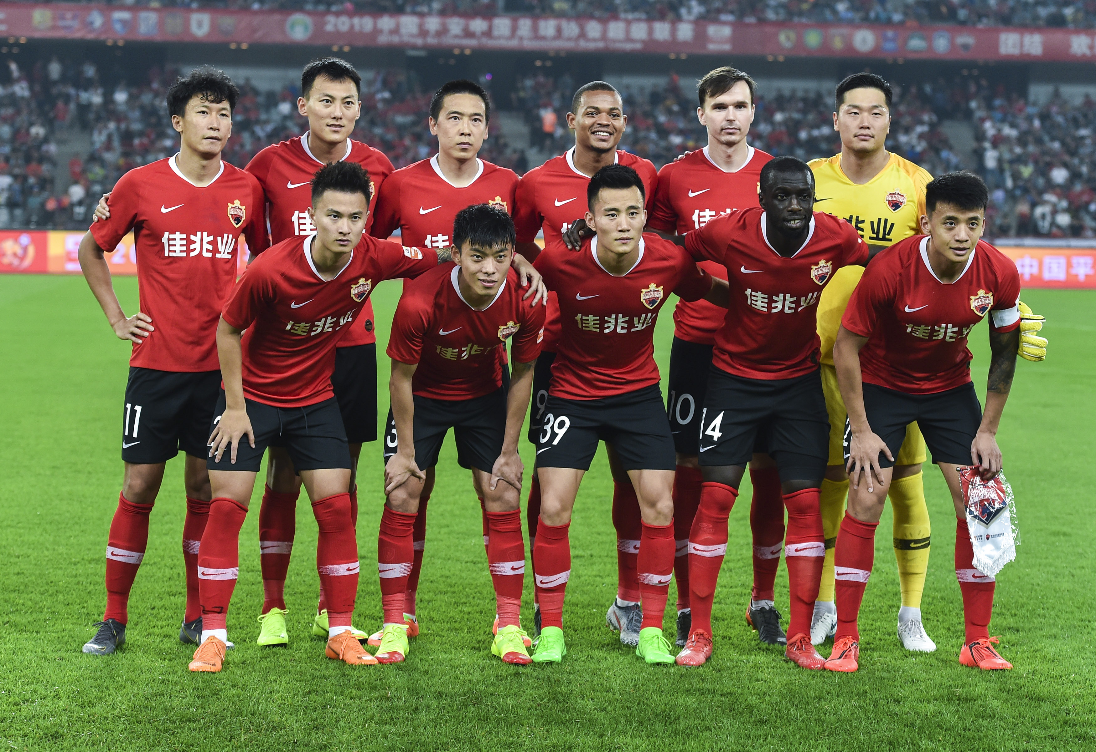 深圳佳兆业球队再度获胜，继续领跑积分榜的简单介绍