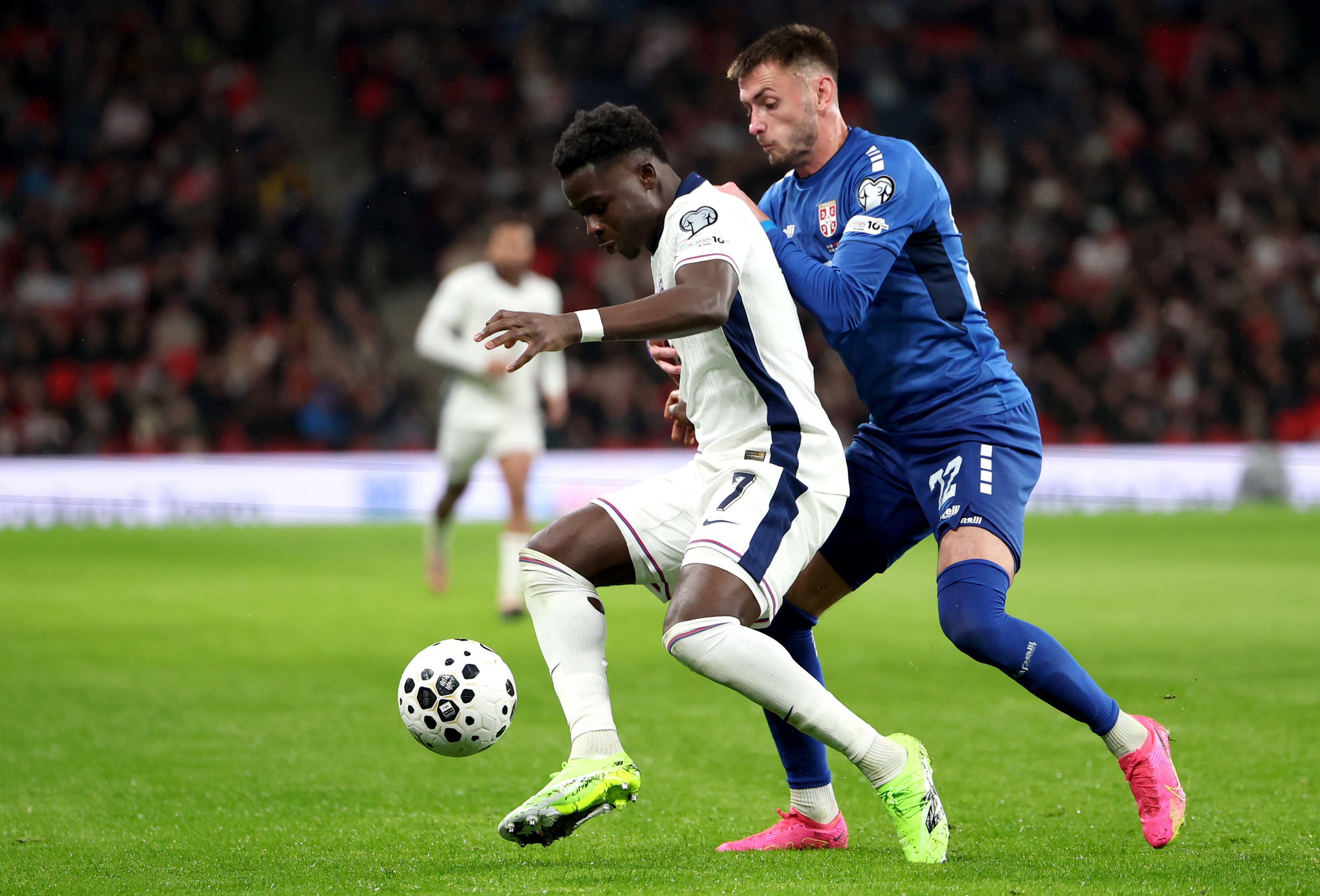 英格兰队在足球比赛中掀起热潮 英格兰队在足球比赛中掀起热潮