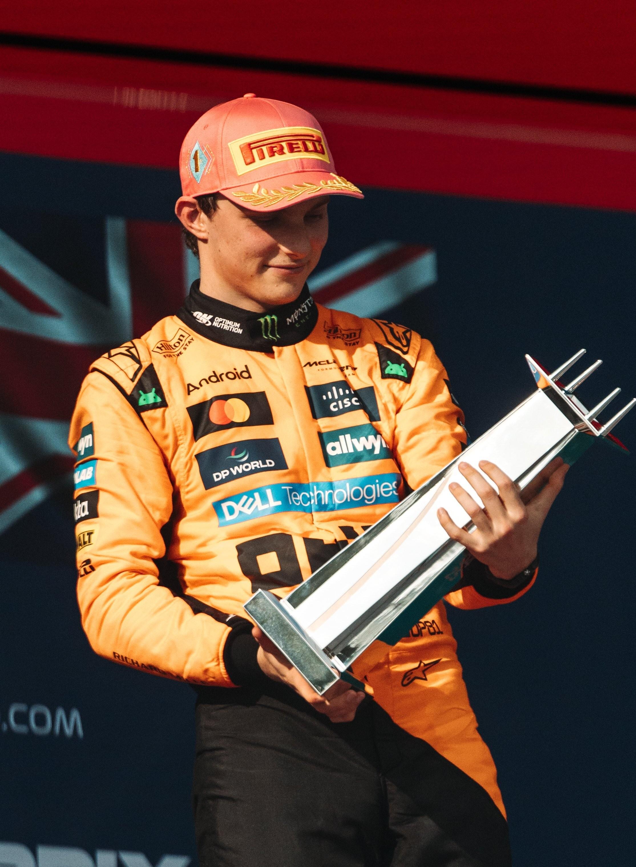 迈凯伦横扫红牛车队，汉密尔顿刷新纪录的简单介绍