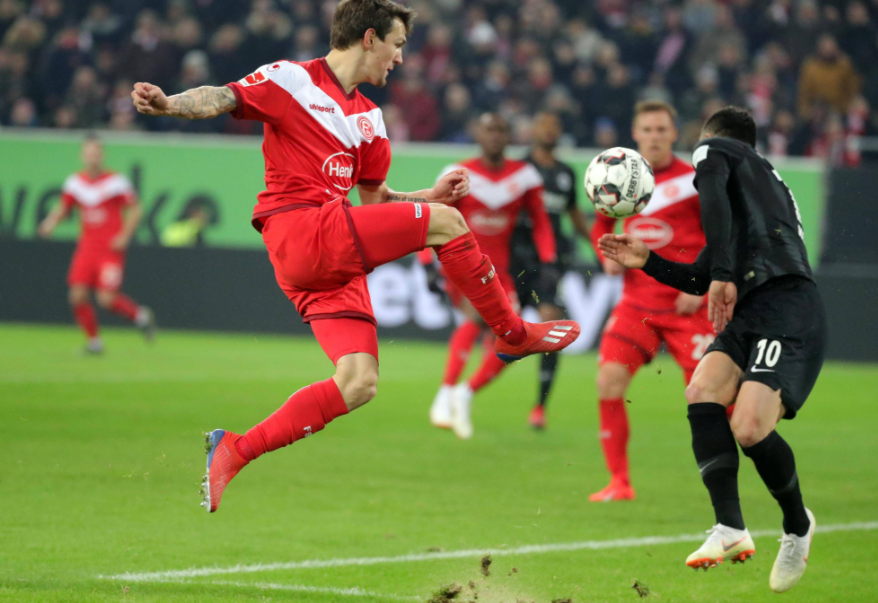 包含那不勒斯惨遭惨败，排名受挫的词条