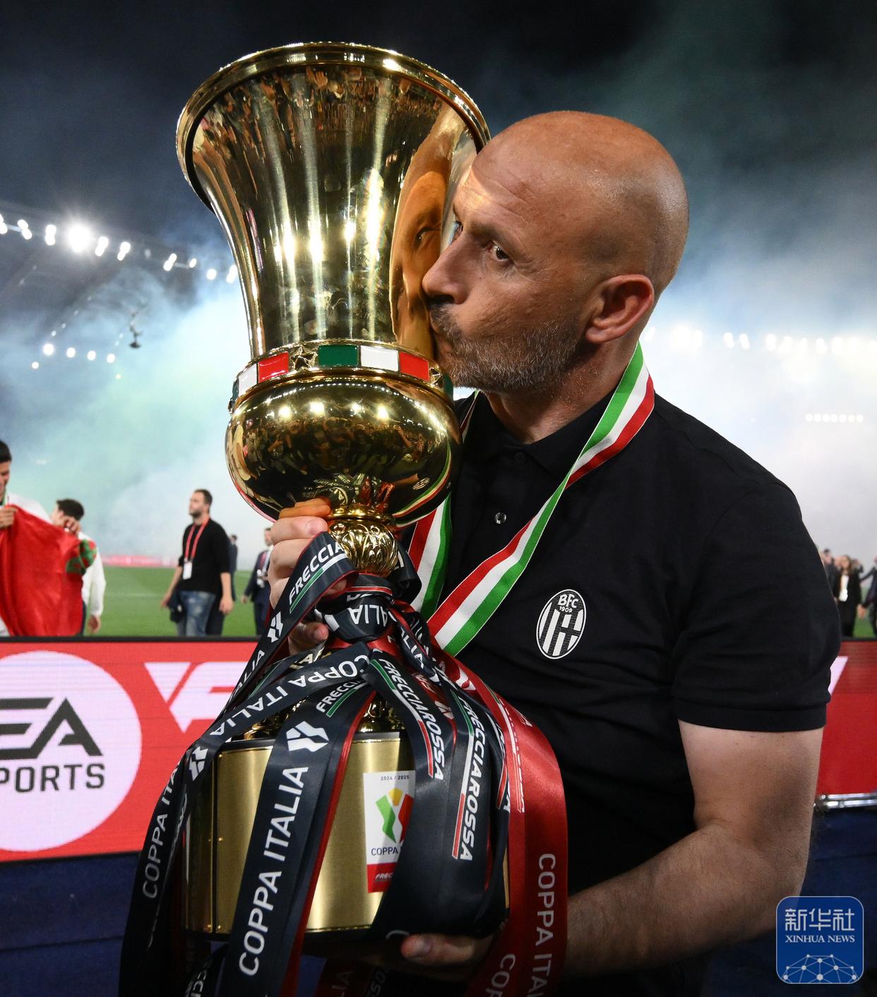 关于意大利足球赛场上一名年轻球员才艺尽显的信息 关于意大利足球赛场上一名年轻球员才艺尽显的信息