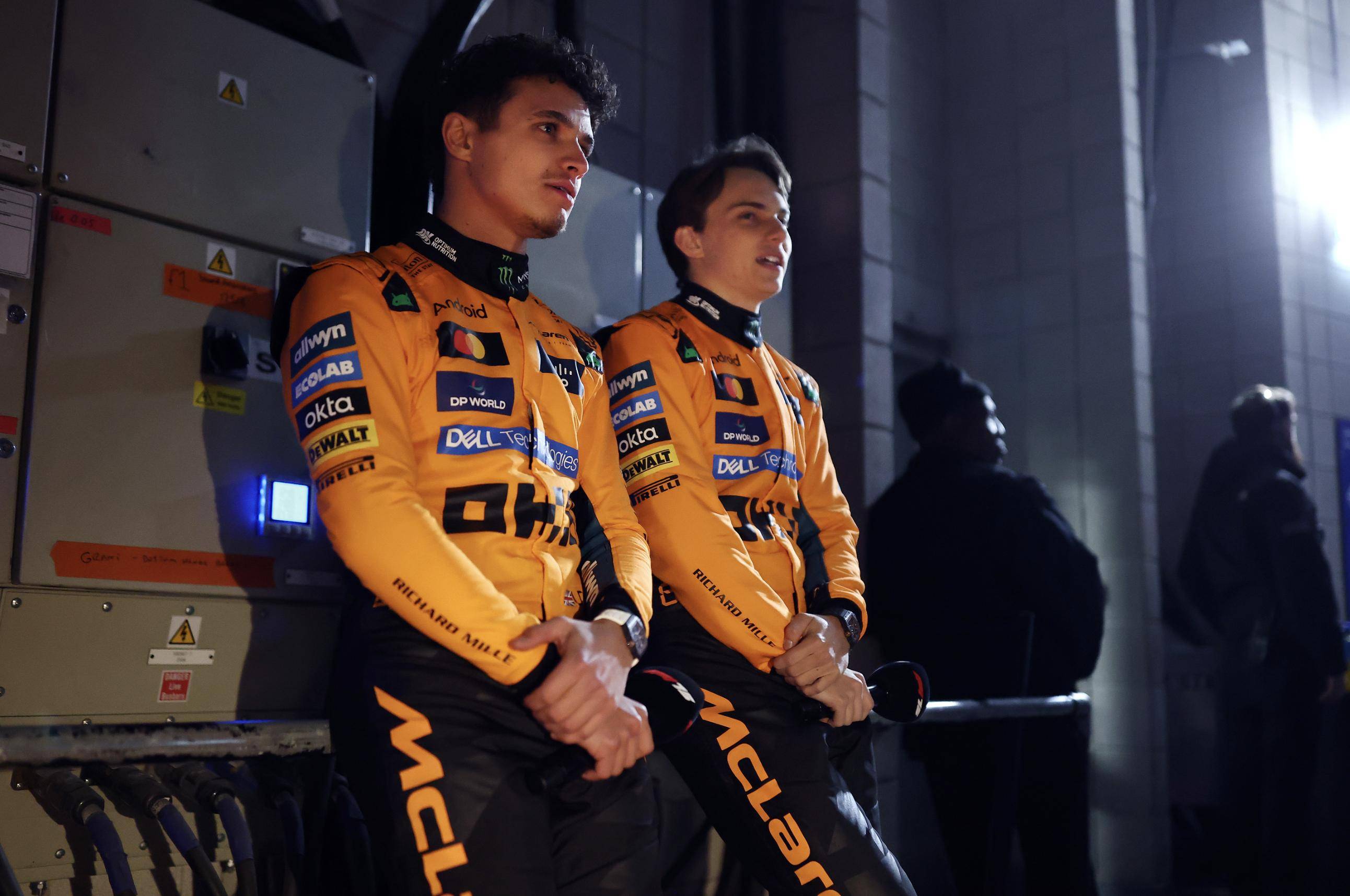 包含迈凯伦完胜威廉姆斯,汉密尔顿点燃赛场的词条 包含迈凯伦完胜威廉姆斯,汉密尔顿点燃赛场的词条