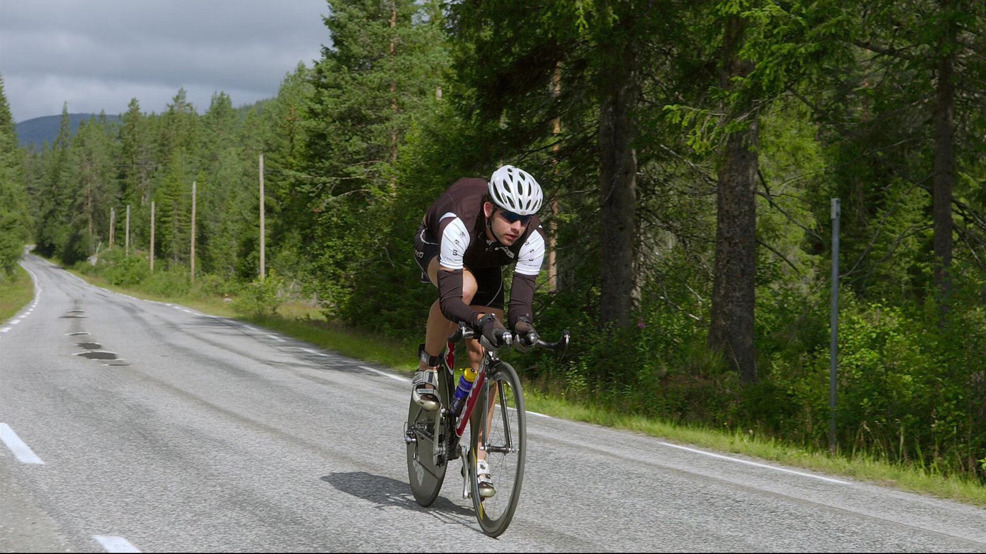 赛道与球场,当F1引擎轰鸣遇见浓眉的证明之夜