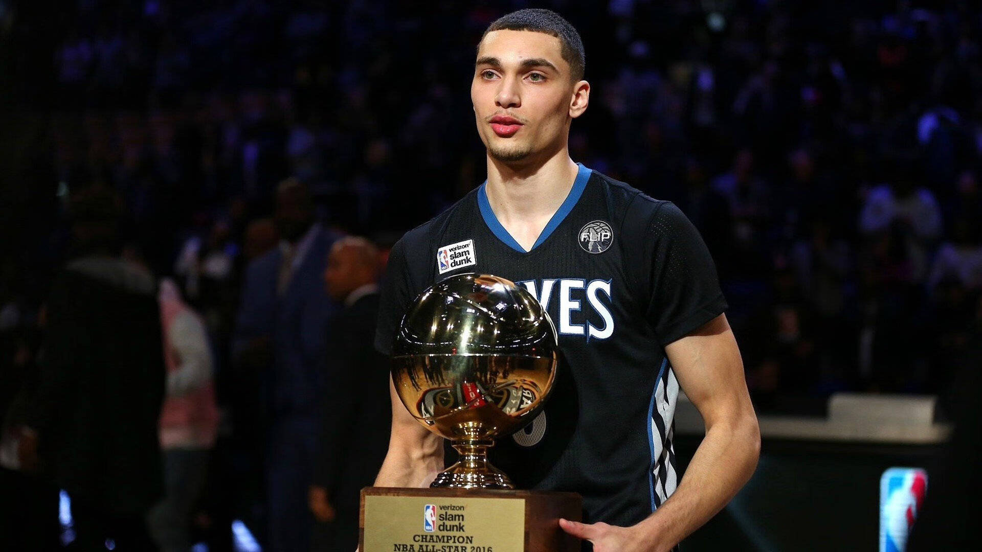 范弗利特狂飙40分创生涯新高,深圳队团队篮球碾压步行者迎六连胜