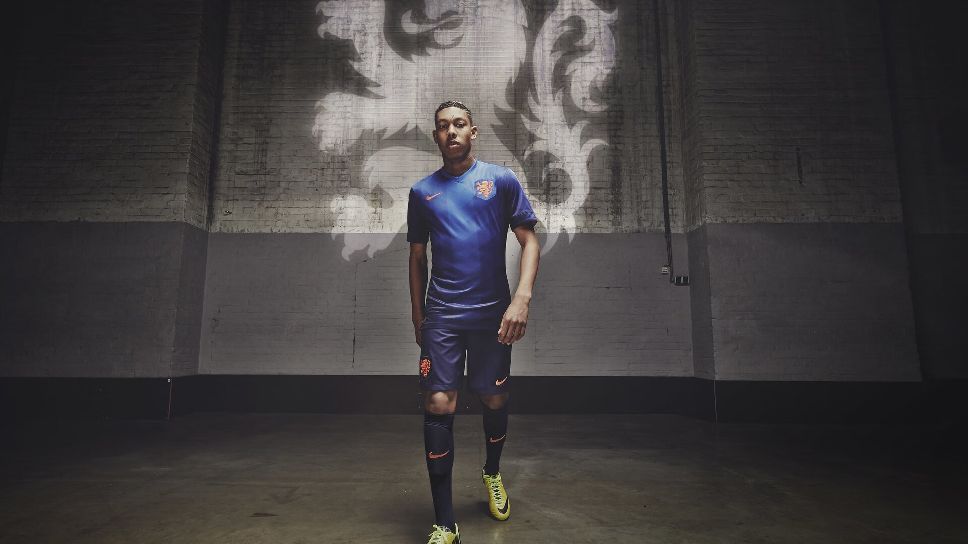 绿茵场上的双重奇迹，C罗逆境爆发与摩洛哥掀翻北非霸主的启示