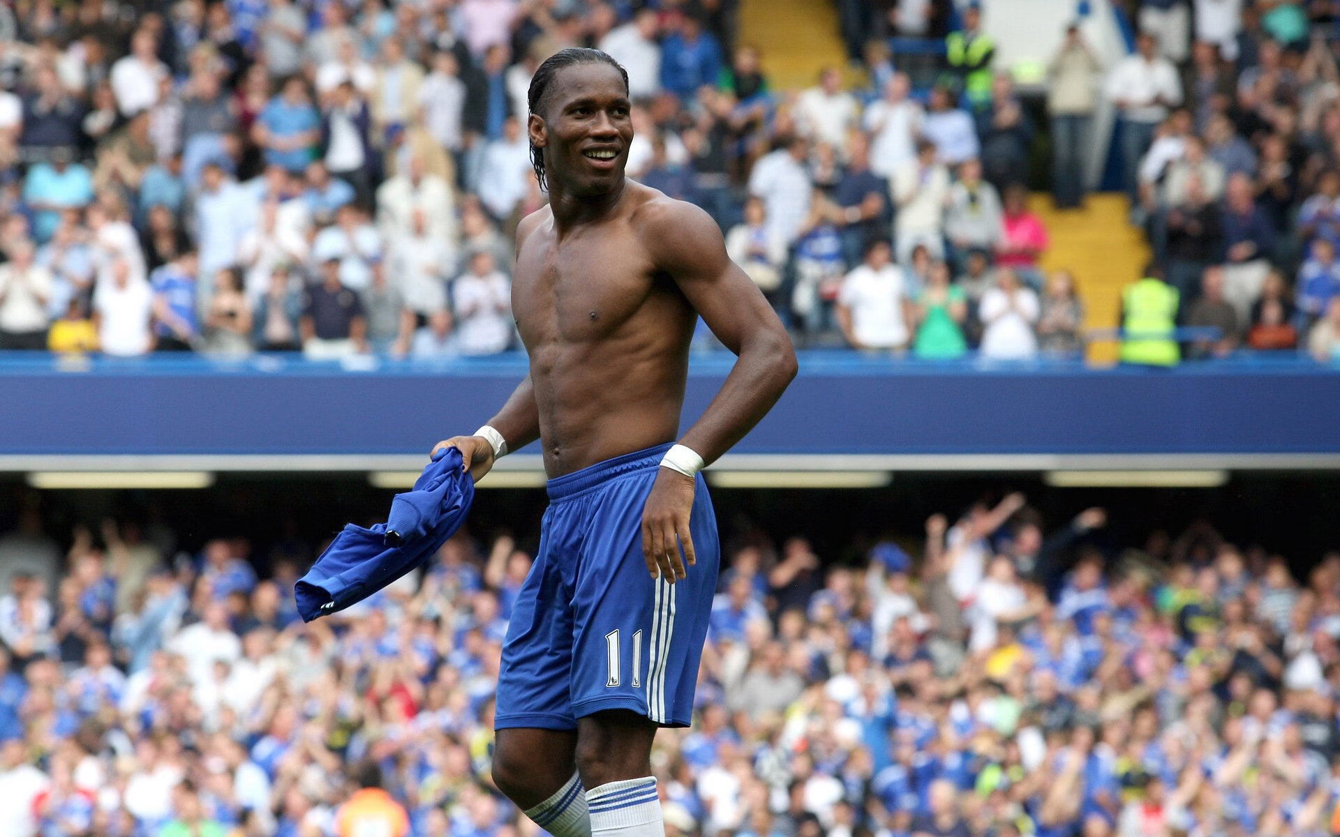 足球之夜的冰与火，维尼修斯爆发与丹麦压哨绝杀的平行叙事