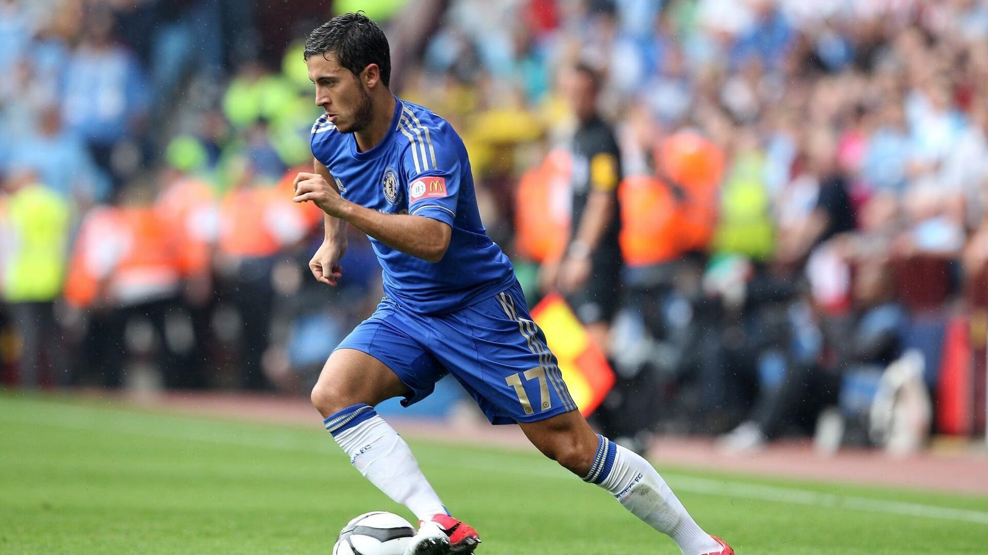 绿茵场上的外交风云,当本泽马成为沙中之桥