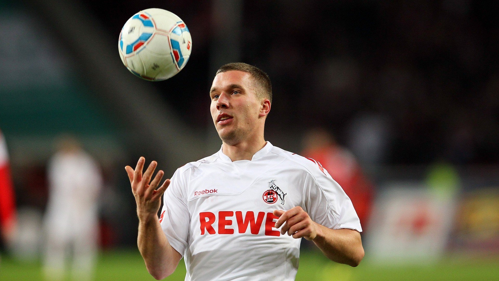 卡塞米罗锁死对手,英格兰压制哥斯达黎加—现代足球的战术博弈与个体价值